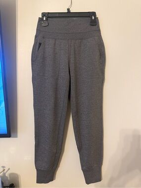 Athleta Heathered Charcoal Active Joggers
